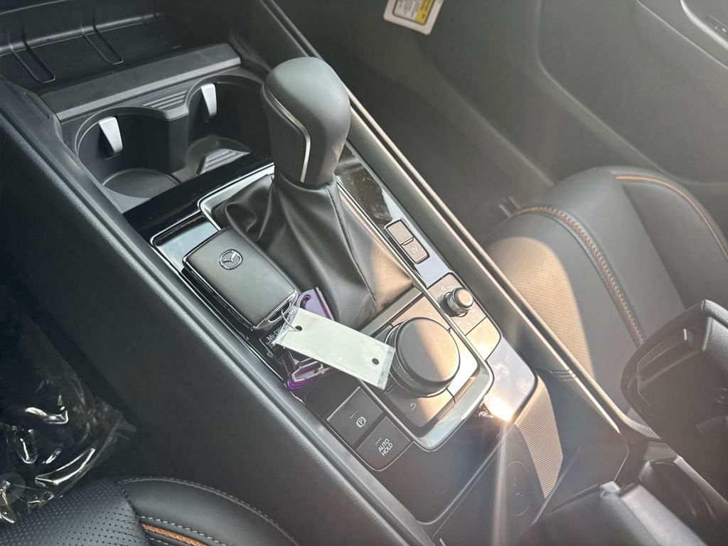 Vehicle image 24 of 40