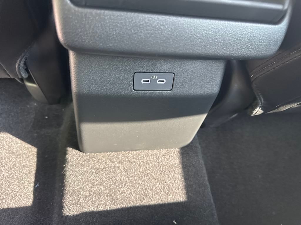 Vehicle image 36 of 40
