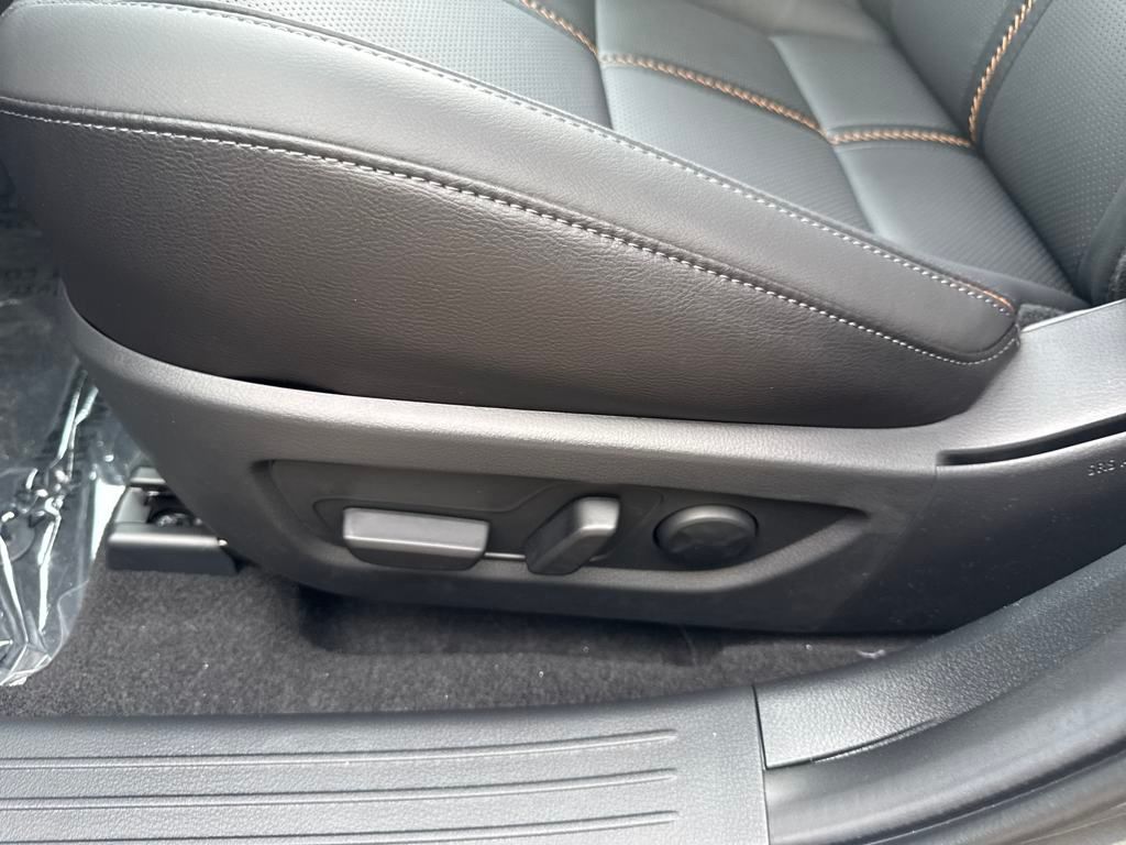 Vehicle image 32 of 40