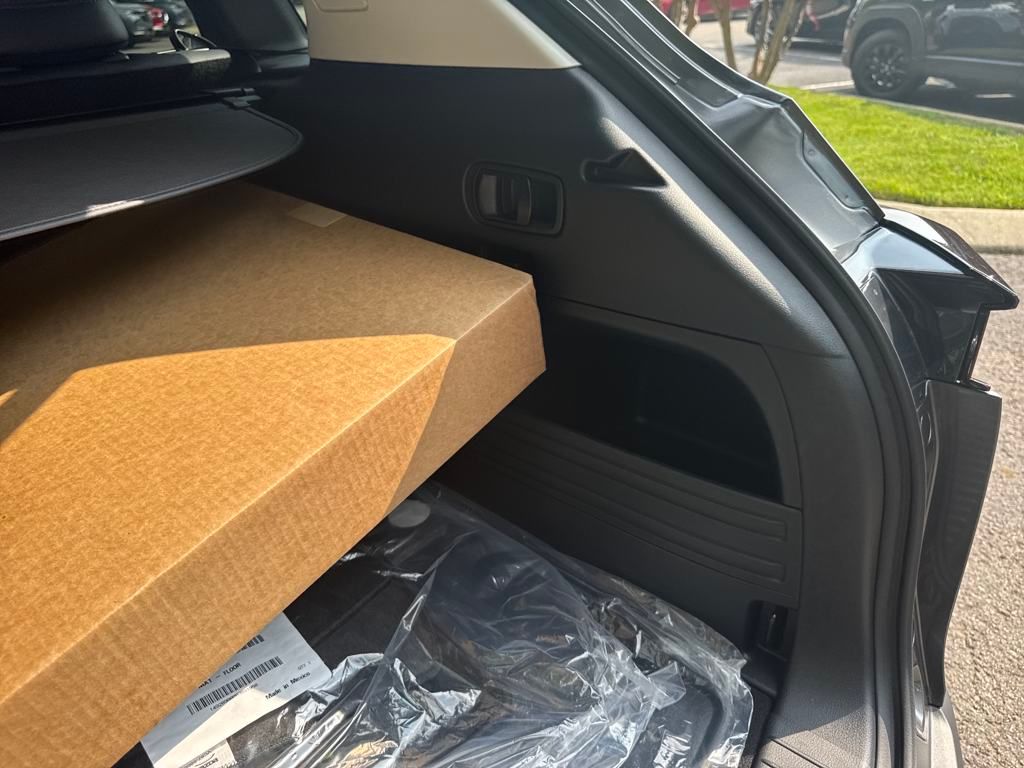 Vehicle image 37 of 40