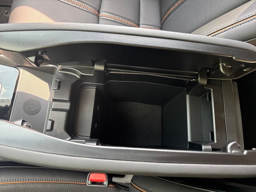 Vehicle image 26 of 40