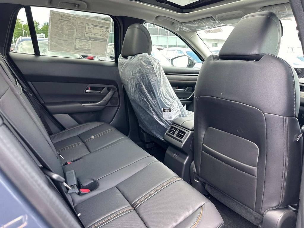 Vehicle image 26 of 36