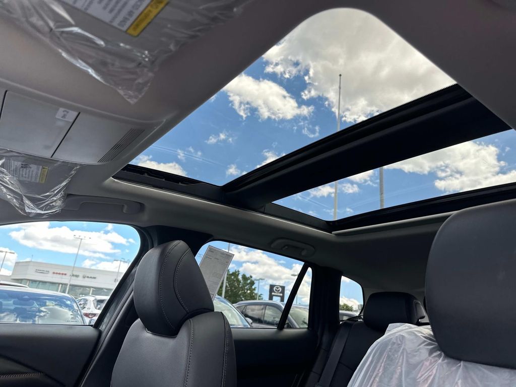 Vehicle image 23 of 36