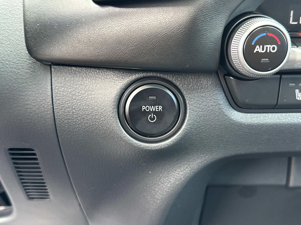 Vehicle image 14 of 36