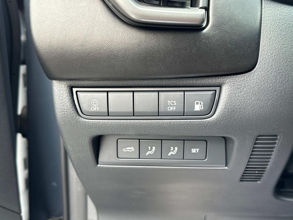 Vehicle image 15 of 36