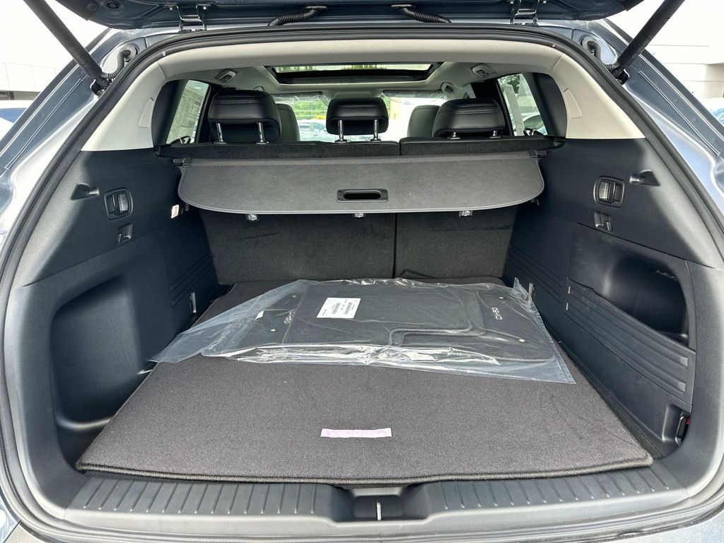 Vehicle image 25 of 36