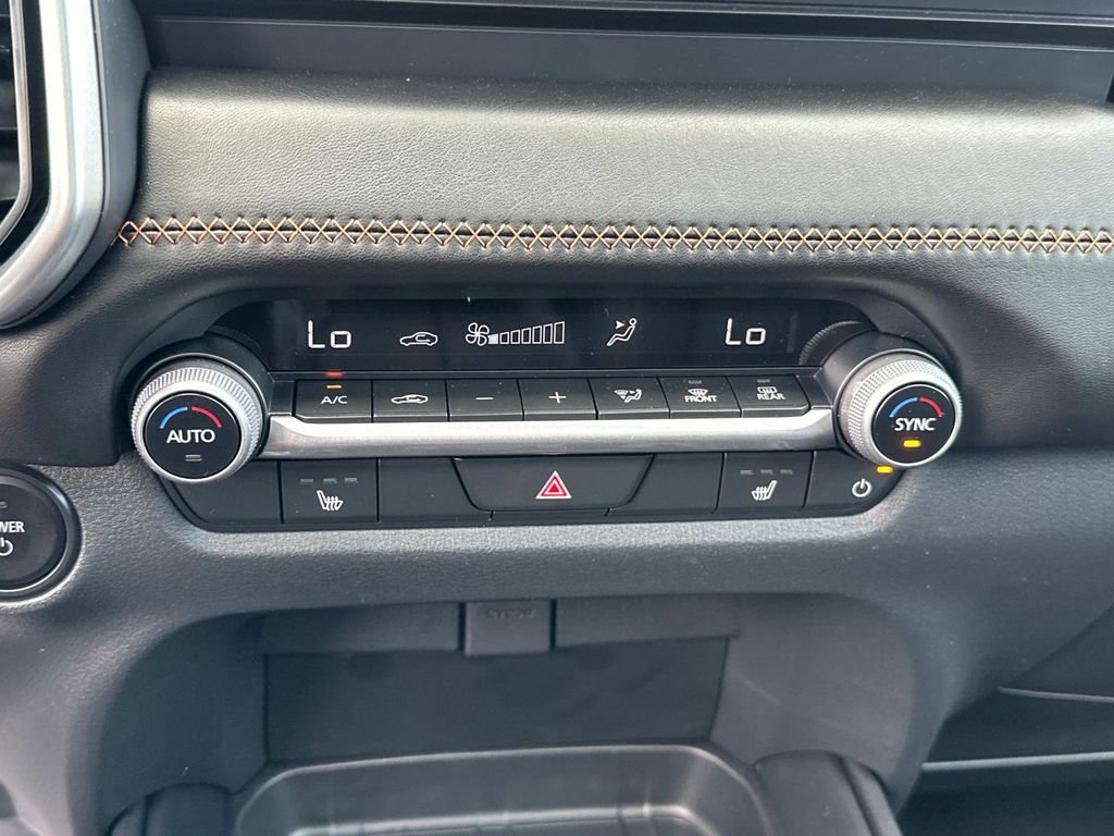 Vehicle image 10 of 36