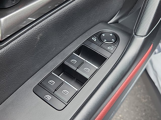 Vehicle image 18 of 20