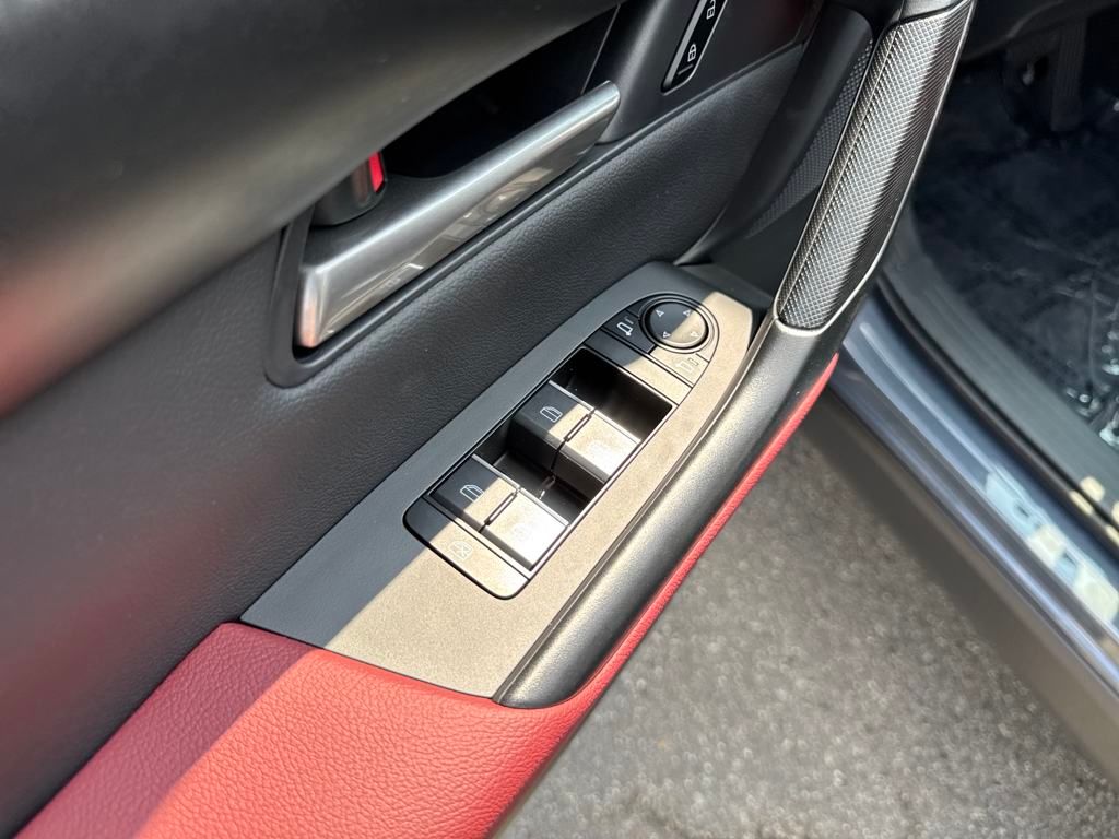 Vehicle image 11 of 40