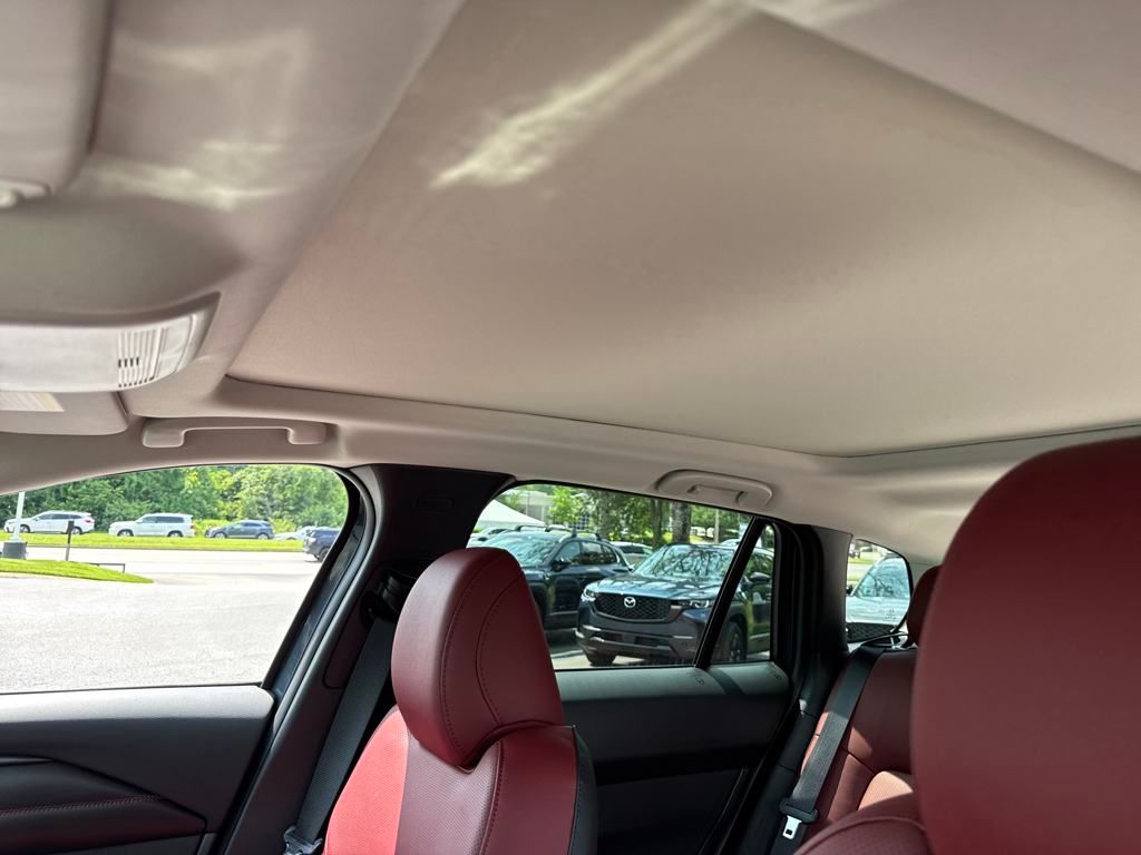 Vehicle image 21 of 40