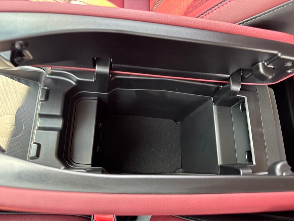 Vehicle image 26 of 40