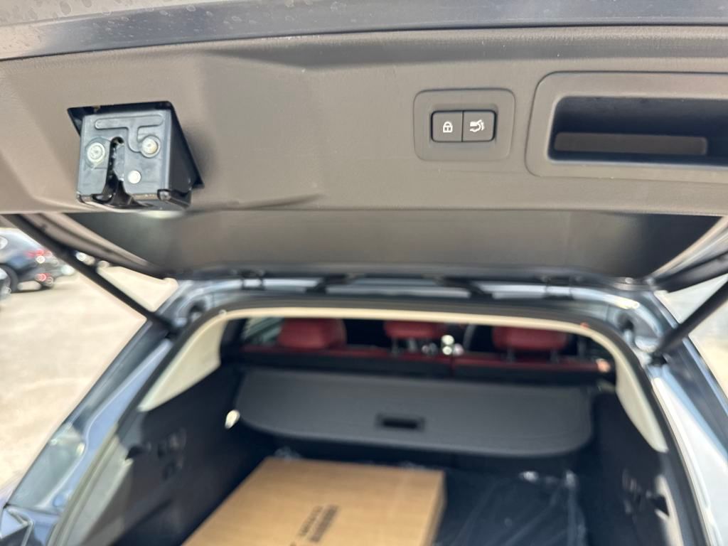 Vehicle image 38 of 40