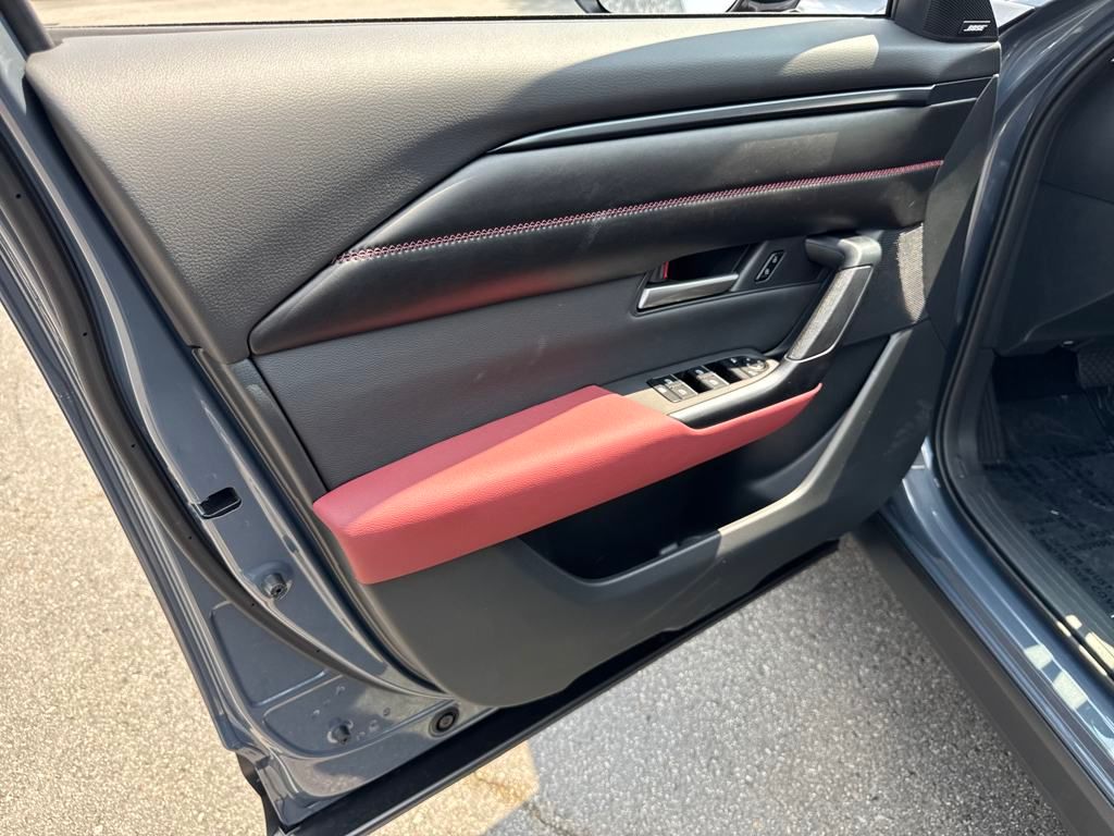 Vehicle image 10 of 40