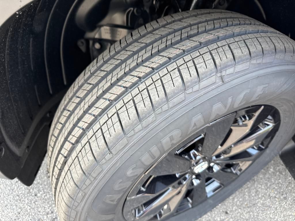 Vehicle image 28 of 40