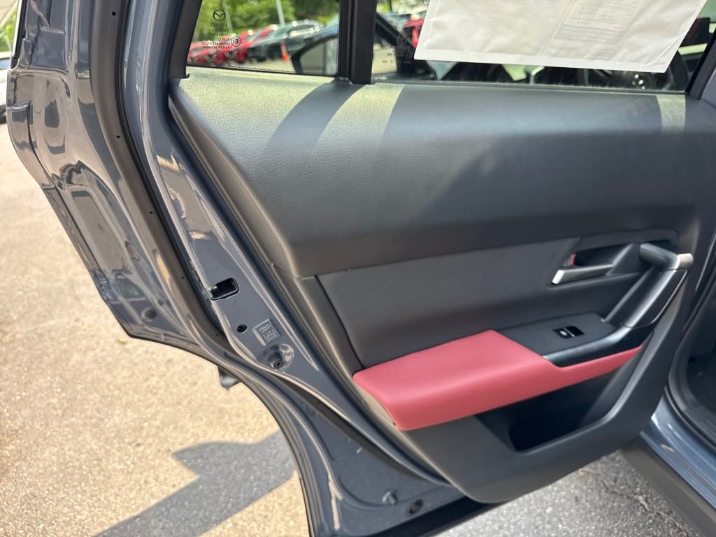 Vehicle image 34 of 40