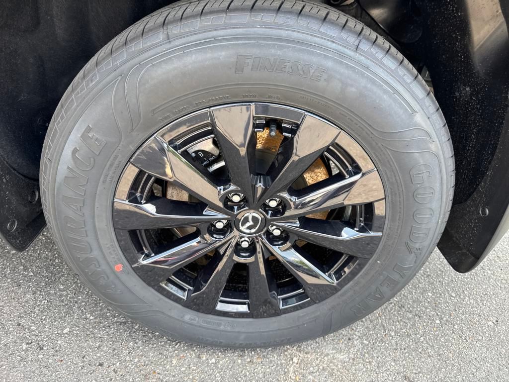 Vehicle image 27 of 40