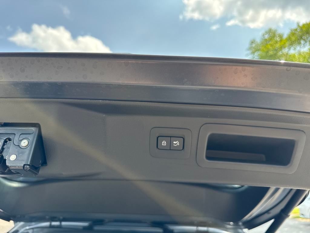 Vehicle image 39 of 40