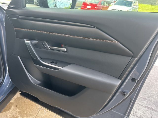 Vehicle image 27 of 39