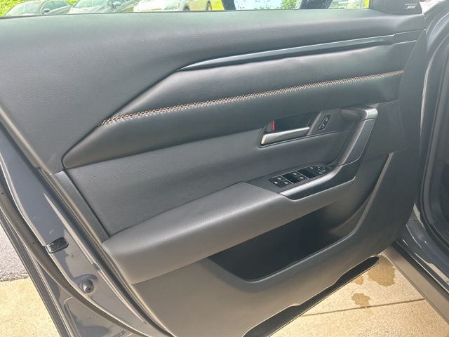 Vehicle image 26 of 39