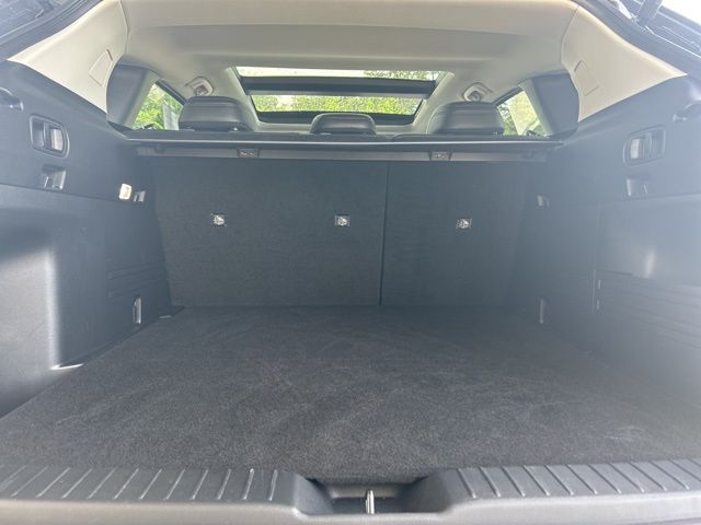 Vehicle image 13 of 39