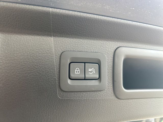 Vehicle image 36 of 39