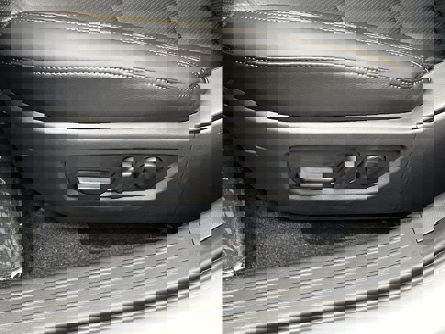 Vehicle image 17 of 41