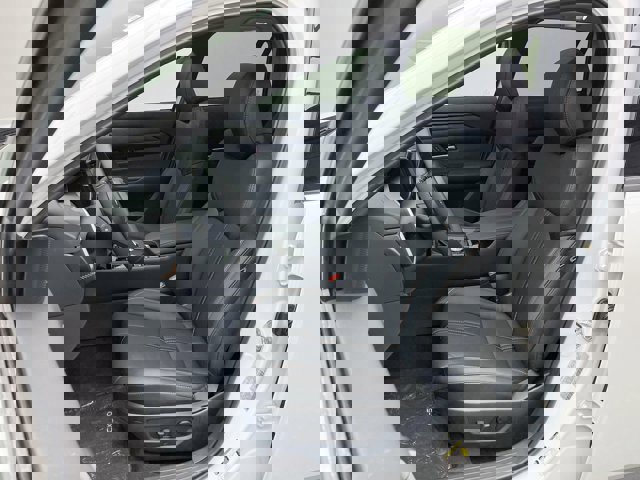 Vehicle image 16 of 41