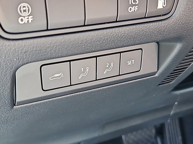 Vehicle image 13 of 20