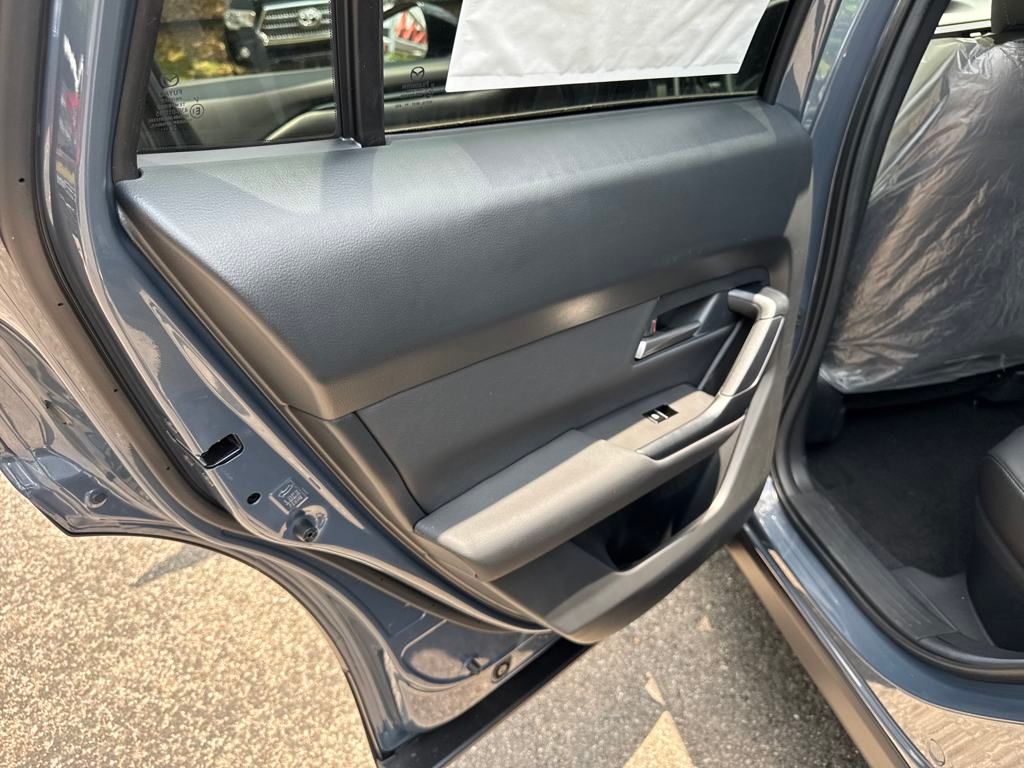 Vehicle image 34 of 39