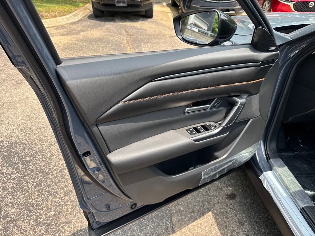 Vehicle image 10 of 39