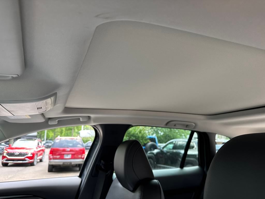 Vehicle image 21 of 39