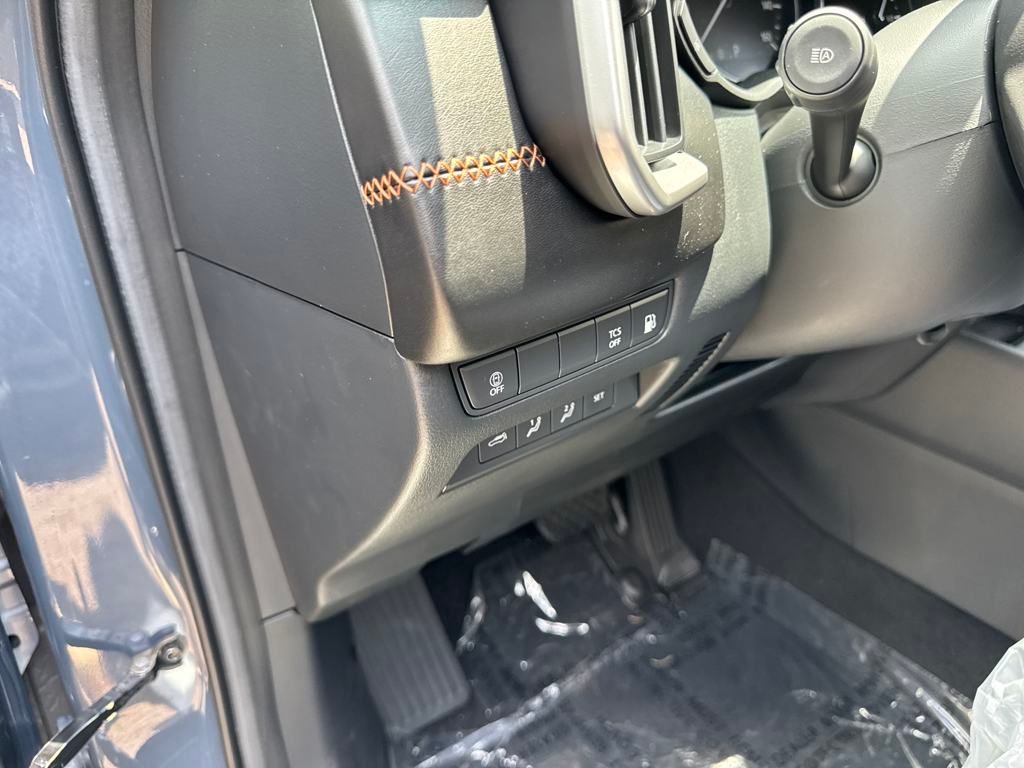 Vehicle image 32 of 39