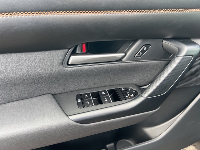 Vehicle image 22 of 40