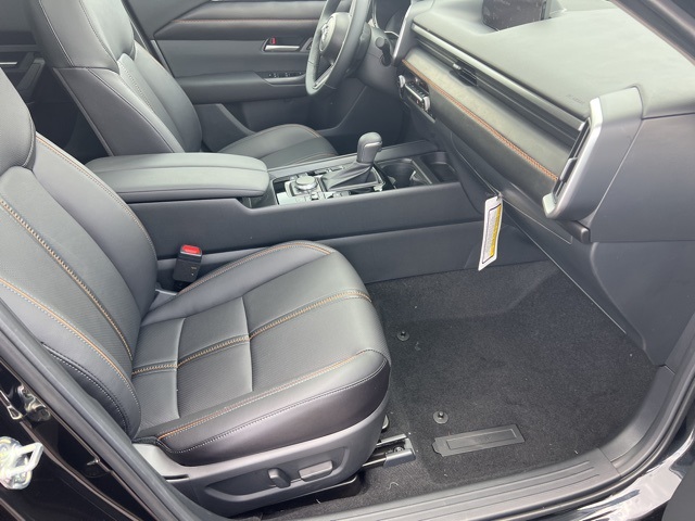 Vehicle image 32 of 40