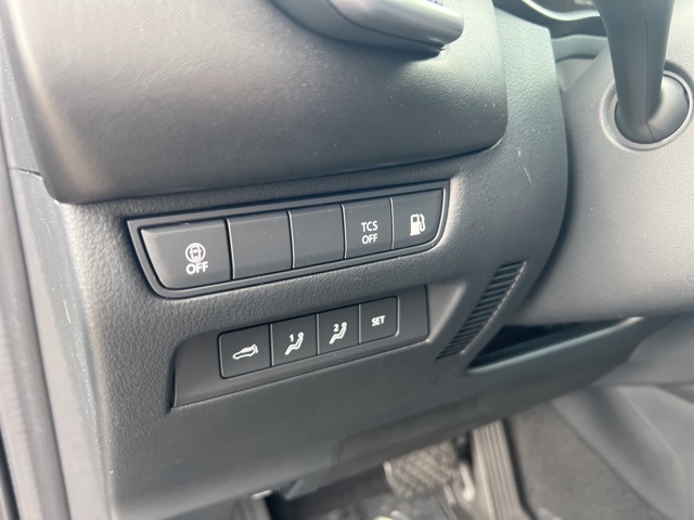 Vehicle image 24 of 40