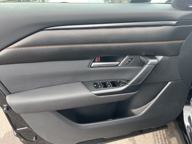 Vehicle image 21 of 40