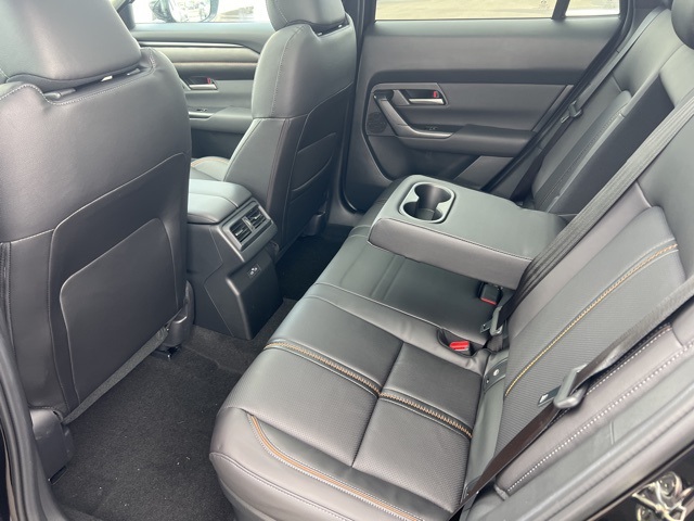 Vehicle image 26 of 40