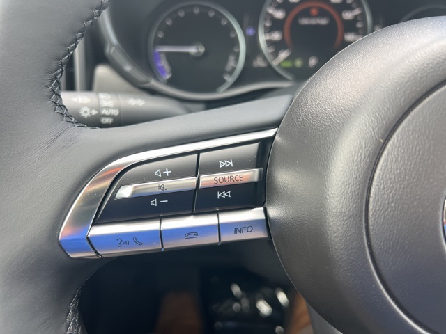 Vehicle image 34 of 40