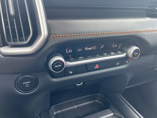 Vehicle image 38 of 40