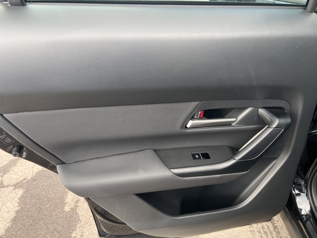Vehicle image 27 of 40
