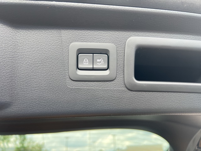 Vehicle image 29 of 40