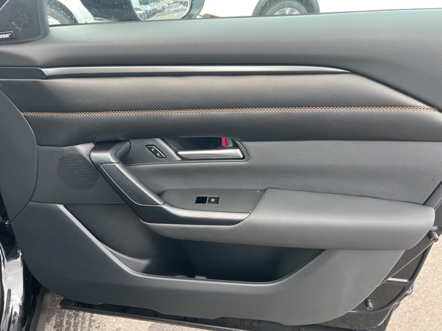 Vehicle image 33 of 40