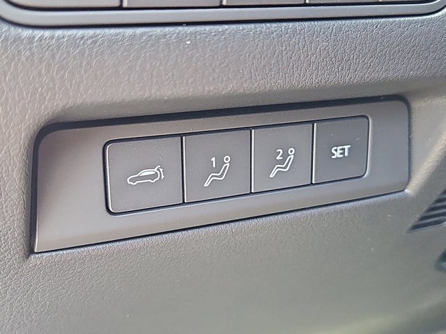 Vehicle image 13 of 20