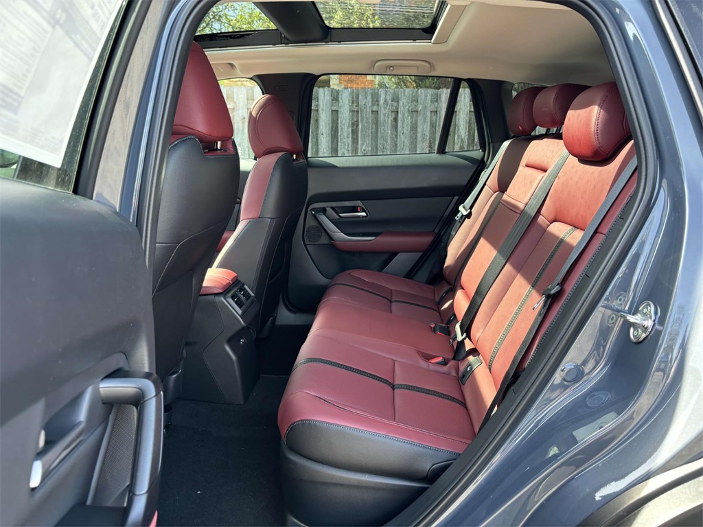 Vehicle image 27 of 35