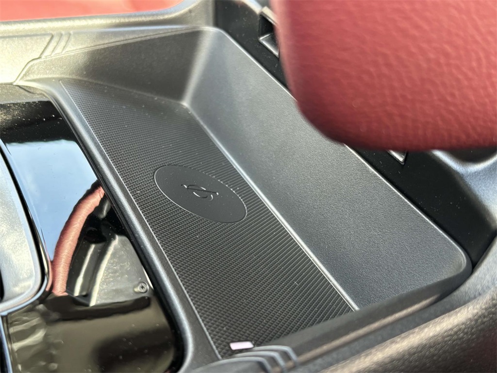 Vehicle image 25 of 35