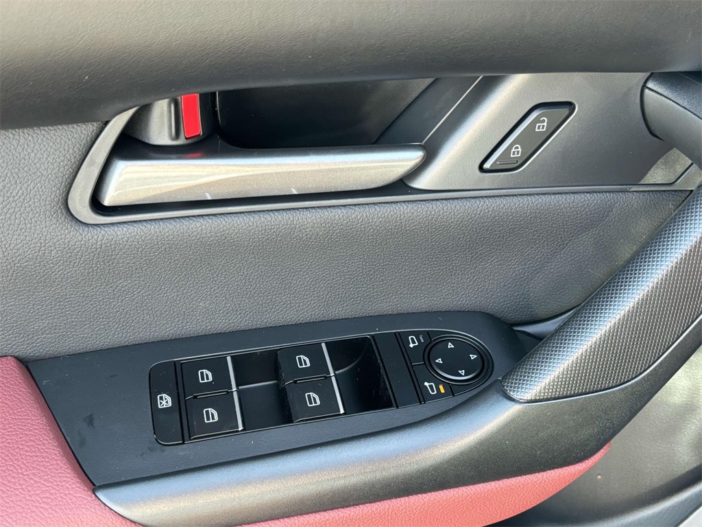 Vehicle image 14 of 35