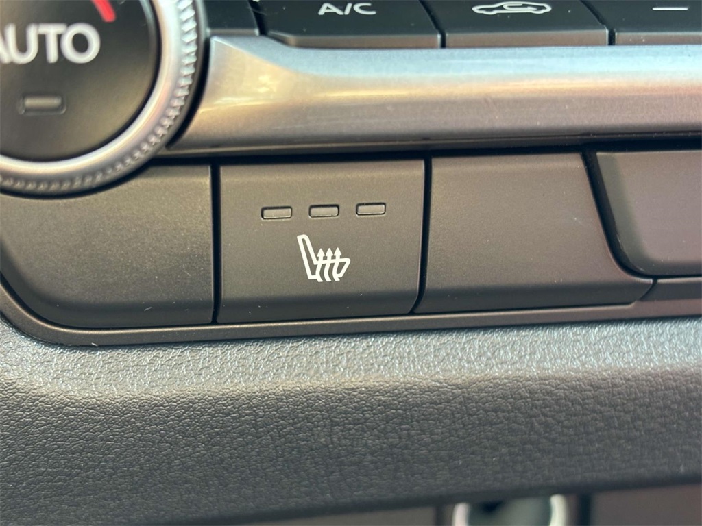 Vehicle image 23 of 35