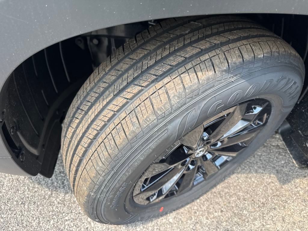 Vehicle image 28 of 38