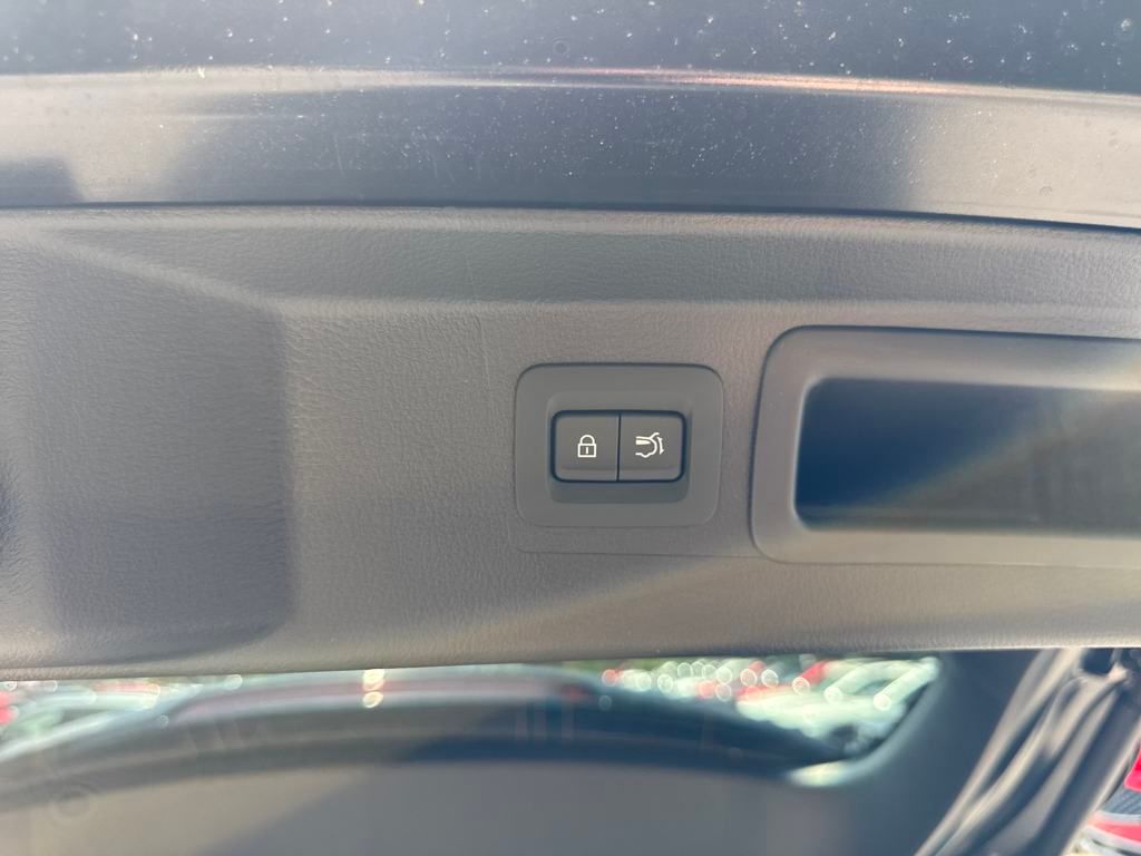 Vehicle image 37 of 38