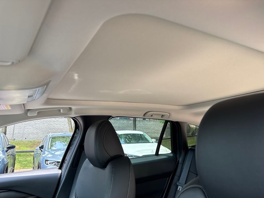 Vehicle image 21 of 38
